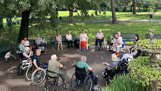 GINNASTICA IN GIARDINO ALLA RSA FAMAGOSTA